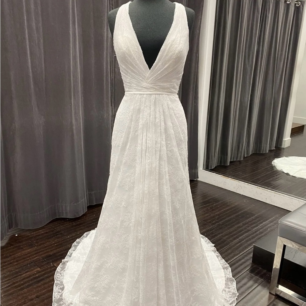 Elegant White Lace Wedding Dress NWT